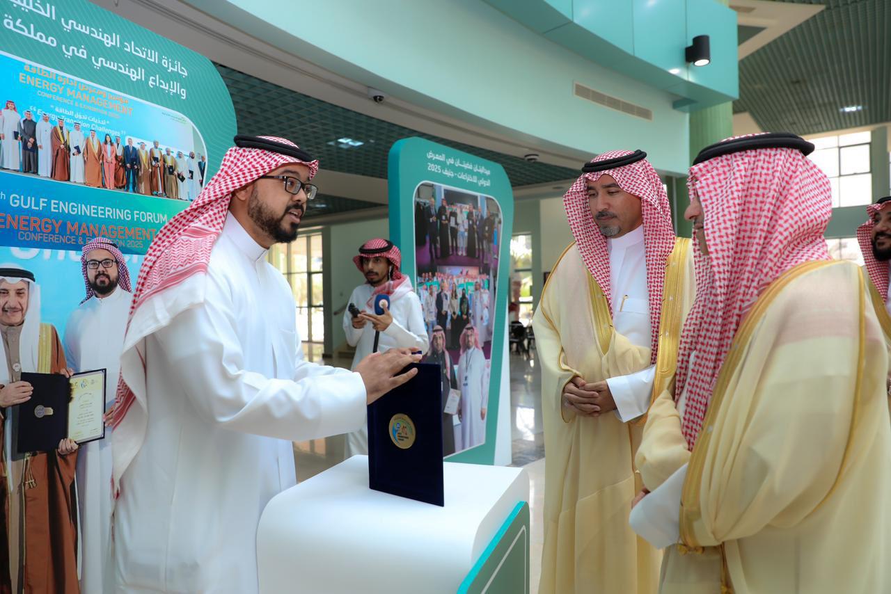 معالي وزير التعليم الأستاذ يوسف بن عبدالله البنيان يزور ⁧‫#جامعة_الأمير_سطام‬⁩